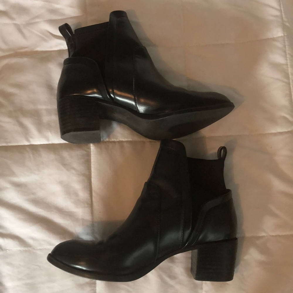 H&M black heeled boot